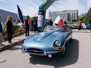 Foto 342 di 385: JAGUAR E TYPE 4.2 ROADSTER S1 1965