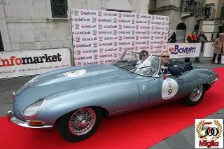 Foto 36 di 385: JAGUAR E TYPE 4.2 ROADSTER S1 1965