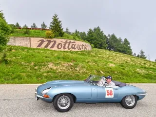 Foto 376 di 385: JAGUAR E TYPE 4.2 ROADSTER S1 1965