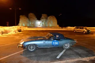 Foto 44 di 385: JAGUAR E TYPE 4.2 ROADSTER S1 1965