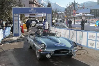 Foto 49 di 385: JAGUAR E TYPE 4.2 ROADSTER S1 1965
