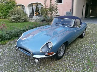 Foto 4 di 385: JAGUAR E TYPE 4.2 ROADSTER S1 1965