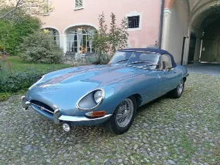 Foto 5 di 385: JAGUAR E TYPE 4.2 ROADSTER S1 1965
