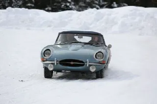 Foto 65 di 385: JAGUAR E TYPE 4.2 ROADSTER S1 1965
