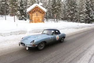 Foto 74 di 385: JAGUAR E TYPE 4.2 ROADSTER S1 1965