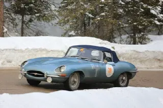 Foto 77 di 385: JAGUAR E TYPE 4.2 ROADSTER S1 1965
