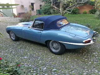 Foto 7 di 385: JAGUAR E TYPE 4.2 ROADSTER S1 1965