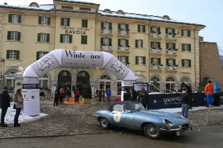 Foto 89 di 385: JAGUAR E TYPE 4.2 ROADSTER S1 1965