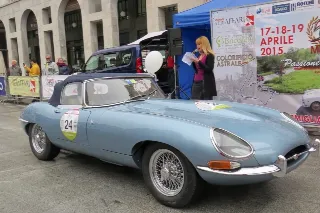Foto 91 di 385: JAGUAR E TYPE 4.2 ROADSTER S1 1965