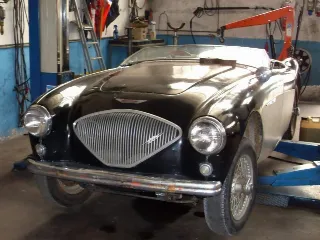 Foto 60 di 224: AUSTIN HEALEY 100-4 BN2 1956