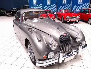 Foto 10 di 80: JAGUAR XK 150 FHC 3.4 LITRE 1958