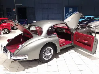 Foto 16 di 80: JAGUAR XK 150 FHC 3.4 LITRE 1958