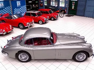Foto 8 di 80: JAGUAR XK 150 FHC 3.4 LITRE 1958
