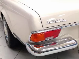 Foto 19 di 99: MERCEDES BENZ  230 SL PAGODA 1965