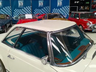 Foto 58 di 99: MERCEDES BENZ  230 SL PAGODA 1965