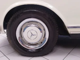 Foto 68 di 99: MERCEDES BENZ  230 SL PAGODA 1965