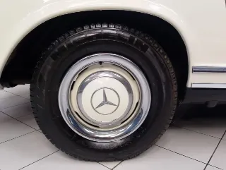 Foto 69 di 99: MERCEDES BENZ  230 SL PAGODA 1965