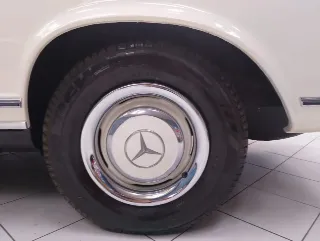 Foto 70 di 99: MERCEDES BENZ  230 SL PAGODA 1965