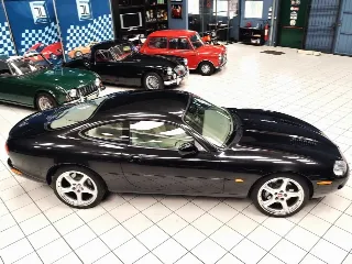Foto 10 di 68: JAGUAR XK R COUPE 1998