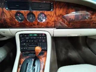 Foto 31 di 68: JAGUAR XK R COUPE 1998