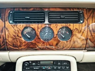 Foto 34 di 68: JAGUAR XK R COUPE 1998