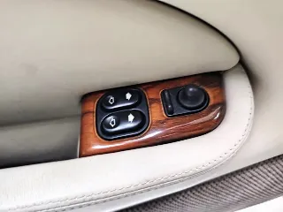 Foto 54 di 68: JAGUAR XK R COUPE 1998