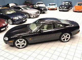 Foto 5 di 68: JAGUAR XK R COUPE 1998