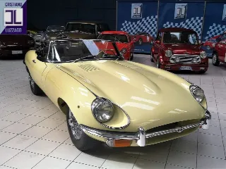 Foto 11 di 51: JAGUAR E-TYPE ROADSTER 4.2 S2 1970