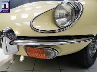 Foto 15 di 51: JAGUAR E-TYPE ROADSTER 4.2 S2 1970