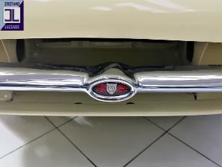 Foto 16 di 51: JAGUAR E-TYPE ROADSTER 4.2 S2 1970