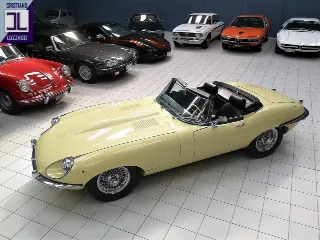Foto 3 di 51: JAGUAR E-TYPE ROADSTER 4.2 S2 1970