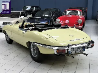 Foto 7 di 51: JAGUAR E-TYPE ROADSTER 4.2 S2 1970
