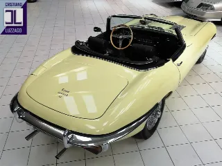 Foto 8 di 51: JAGUAR E-TYPE ROADSTER 4.2 S2 1970