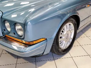 Foto 18 di 64: BENTLEY AZURE 1996