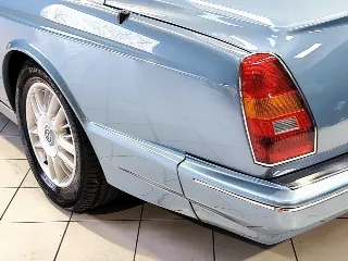 Foto 19 di 64: BENTLEY AZURE 1996