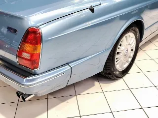 Foto 20 di 64: BENTLEY AZURE 1996
