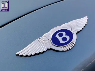 Foto 28 di 64: BENTLEY AZURE 1996