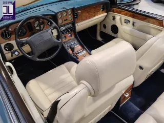 Foto 32 di 64: BENTLEY AZURE 1996