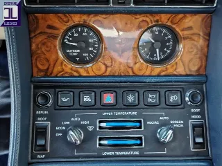 Foto 37 di 64: BENTLEY AZURE 1996