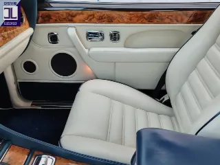 Foto 49 di 64: BENTLEY AZURE 1996