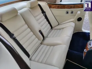 Foto 50 di 64: BENTLEY AZURE 1996