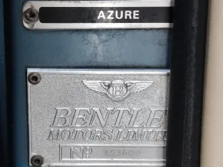 Foto 60 di 64: BENTLEY AZURE 1996