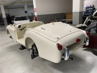 Foto 253 di 487: TRIUMPH TR3 SPORT 1955 ELEGGIBILE 1000 MIGLIA