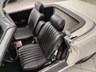 Foto 32 di 53: MERCEDES 280 SL W107 1981