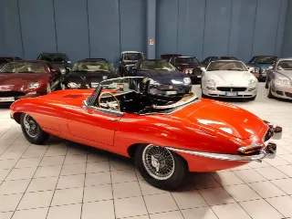 Foto 10 di 57: JAGUAR E TYPE S1 3.8 ROADSTER 1963