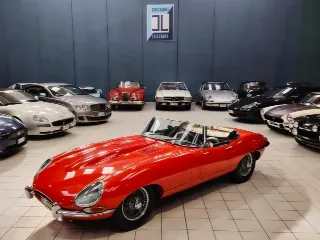 Foto 3 di 57: JAGUAR E TYPE S1 3.8 ROADSTER 1963
