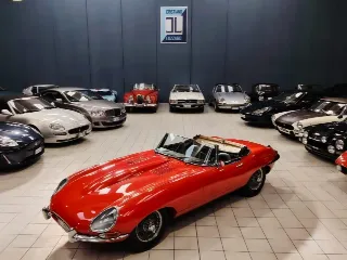 Foto 4 di 57: JAGUAR E TYPE S1 3.8 ROADSTER 1963