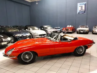 Foto 8 di 57: JAGUAR E TYPE S1 3.8 ROADSTER 1963