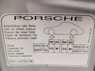Foto 69 di 71: PORSCHE 993 CARRERA 4S COUPE’ 1995