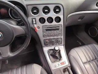Foto 57 di 86: ALFA ROMEO 939 SPIDER 2.200 JTS 185 CV TWIN SPARK 2007